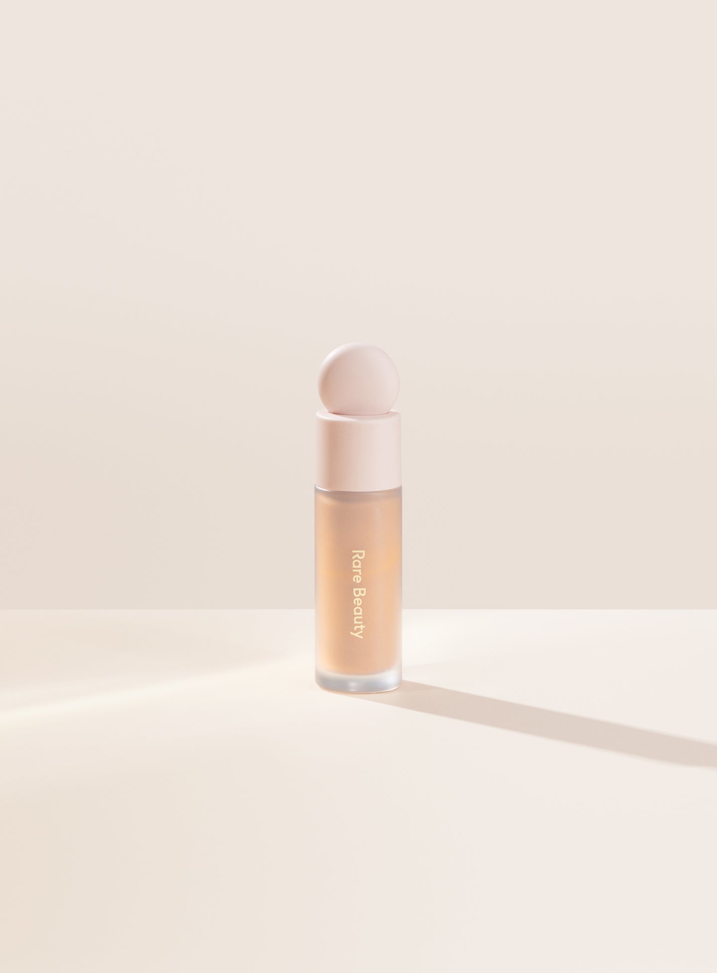 Liquid Touch Brightening Concealer - Image 4