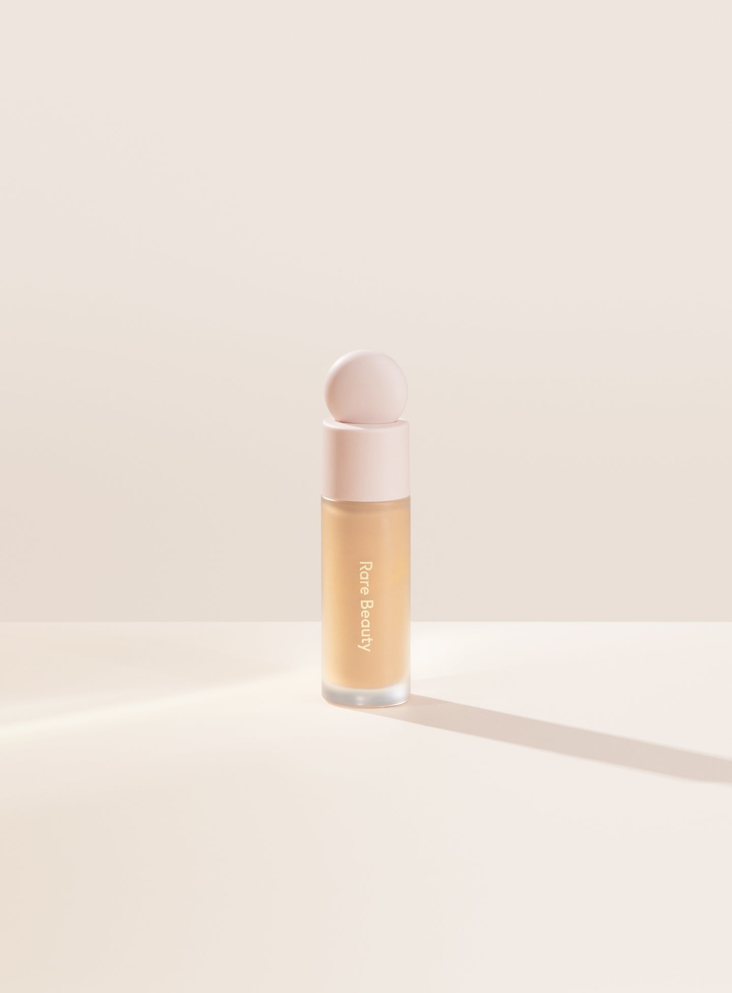 Liquid Touch Brightening Concealer - Image 10