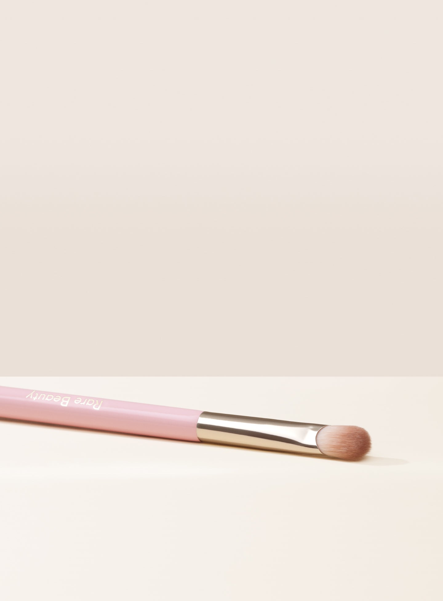 Stay Vulnerable All-Over Eyeshadow Brush - Image 2